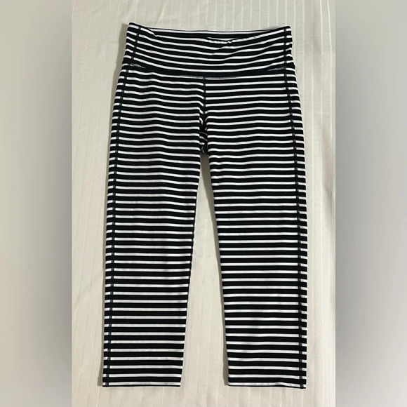 Athleta Black White Stripe Capri Leggings. Medium A2 - Picture 4 of 12